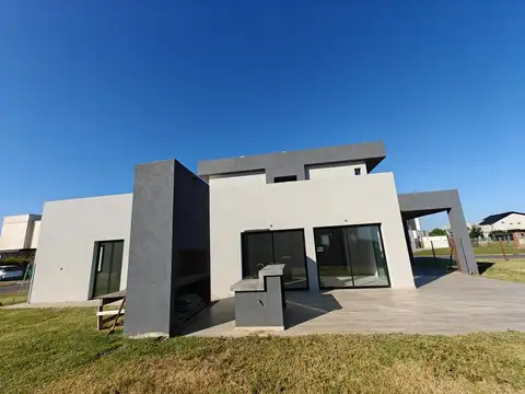 Casa 4 ambientes con 3 baños