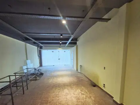 EN EXCELENTE ZONA COMERCIAL 110 M2  2 BANOS IDEAL MULTIPLES RUBROS