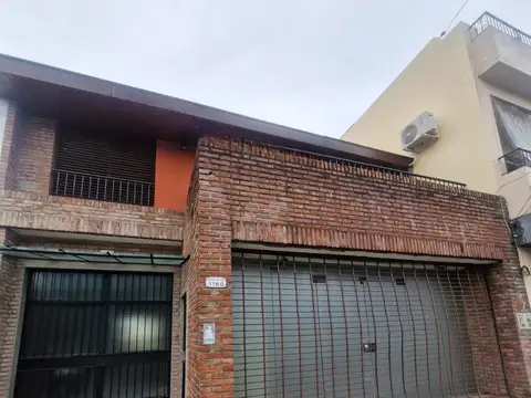 EN EXCELENTE ZONA COMERCIAL 110 M2  2 BANOS IDEAL MULTIPLES RUBROS