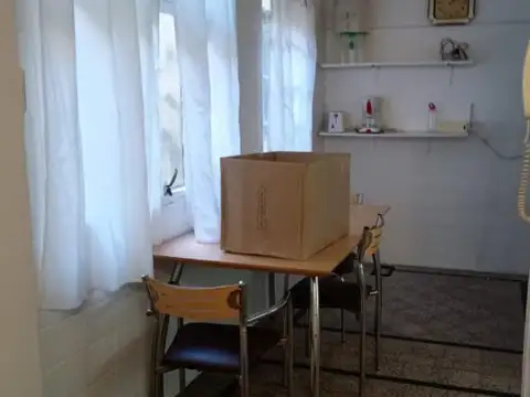 MICROCENTRO,3AMBIENTES,LATERAL,AMPLIO,LUMINOSO, MUY BUEN ETADO GENERAL, OPORTUNIDAD, IDEAL INVE...