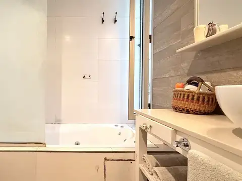 CASA EN VENTA EN VILLA CASTELLS, 2 DORMIS Y PILETA