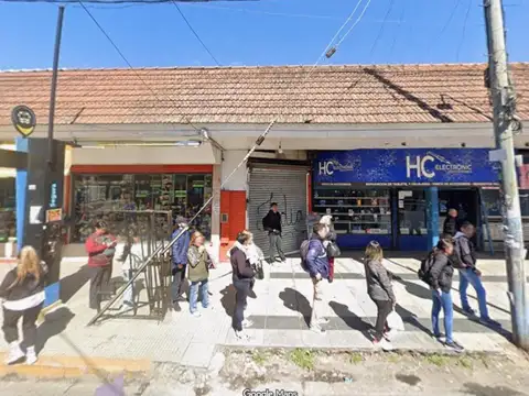 Local en el centro de Rafael Castillo, paradas de colectivos !!!