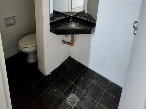 47 e/ 8 y 9 N 660