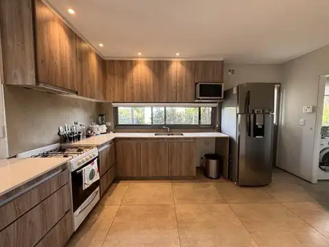 Casa 5 ambientes con 2 baños