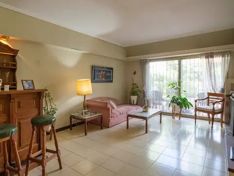 Presidente Hipólito Yrigoyen 700