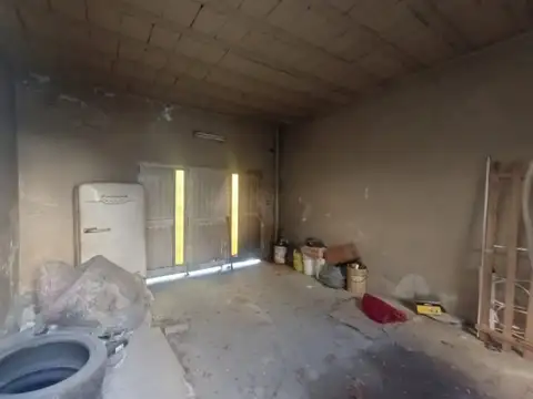 Galpón con Vivienda en Venta en Lomas del Mirador