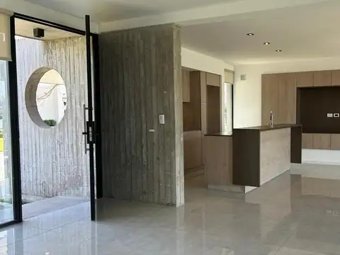Casa en Alquiler en Haras Santa María, USD 1.500