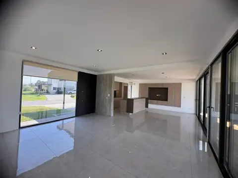 Casa en Alquiler en Haras Santa Maria, Countries y Barrios Cerrados en Escobar