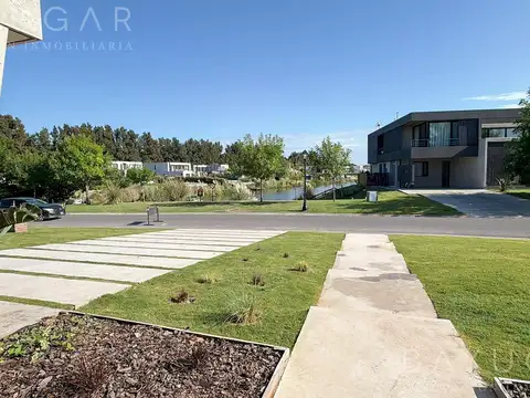 Venta - Casa en Barrio Privado La Calesa  - Pilara