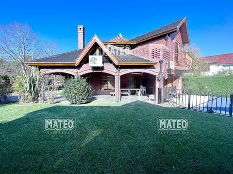 Casa en Alquiler con 2 cocheras