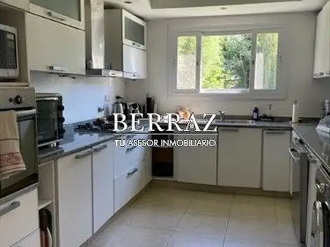 Casa 6 ambientes con 2 baños