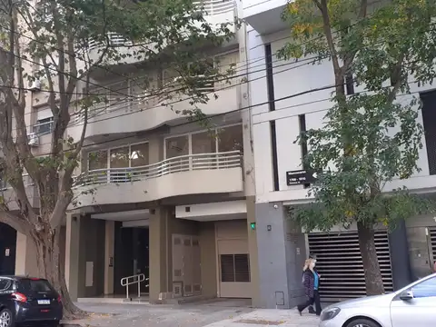 Magnífico semipiso 2 ambientes al frente con balcón, piscina