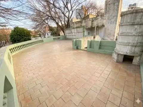 Casa 5 ambientes con 1 baño