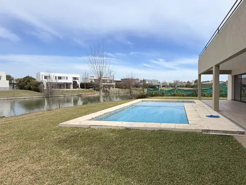 Casa en Alquiler de 4 dormitorios