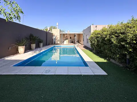 Casa 5 ambientes con 2 baños