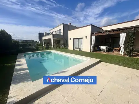 Casa 5 ambientes con 3 baños