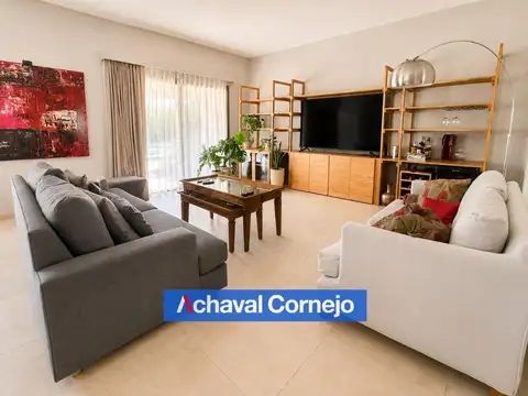 Casa 5 ambientes con 3 baños