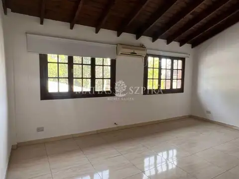 Depto Tipo Casa 4 ambientes con 2 baños