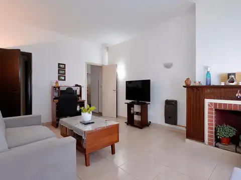 VENTA | CHALET 3 AMB CON DEPENDENCIA Y COCHERA | ZONA GUEMES |