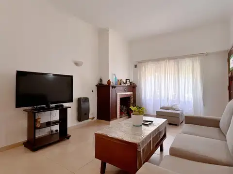 VENTA | CHALET 3 AMB CON DEPENDENCIA Y COCHERA | ZONA GUEMES |