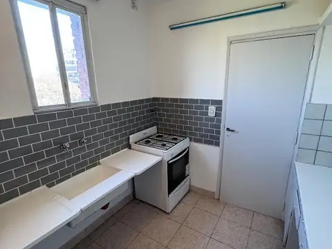 4 AMBIENTES CON COCINA SEPARADA.