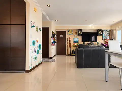 Departamento en Venta con 3 cocheras