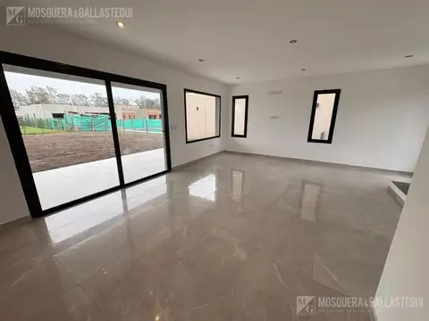 Casa 5 ambientes con 3 baños