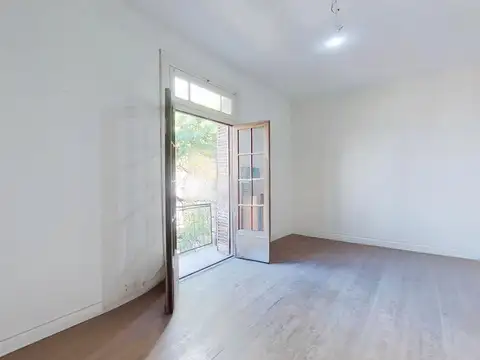 VENTA DEPARTAMENTO 2 AMBIENTES CON BALCÓN A RECICLAR - LA BOCA