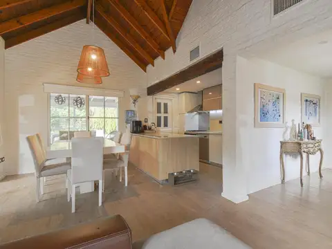 Casa en Venta con 2 cocheras