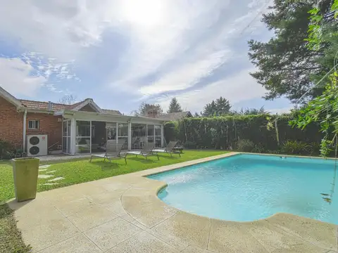 Venta Casa 4 ambientes Piscina y Gran Parque en Canning Apto Crédito