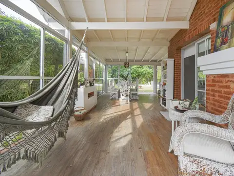 Casa 4 ambientes con 2 baños