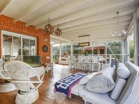 Coronel Vicente Dupuy al 400 Campos de Echeverría (Canning)