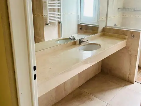 Casa 4 ambientes con 4 baños