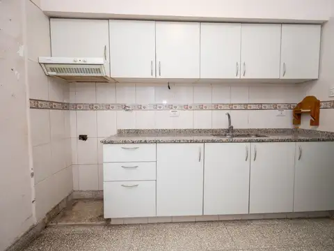 VENTA CASA 2 DORMITORIOS Y PATIO- 200 MTS GRAL PAZ