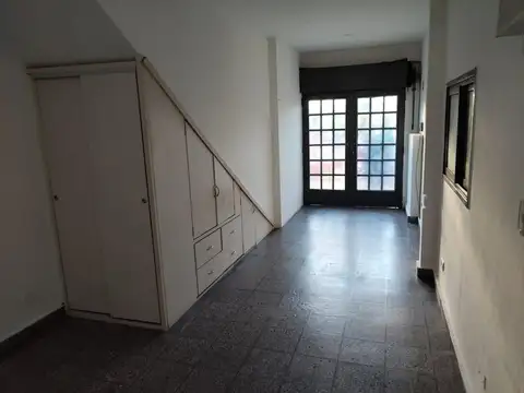 Departamento en Alquiler en Los Hornos, $ 300.000