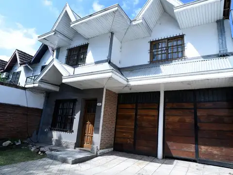 Venta casa 5 ambientes en Merlo centro