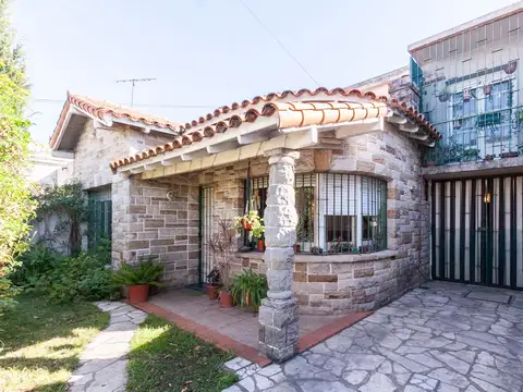 CASA 4 AMB- PARQUE-GARAGE-APTO CRED