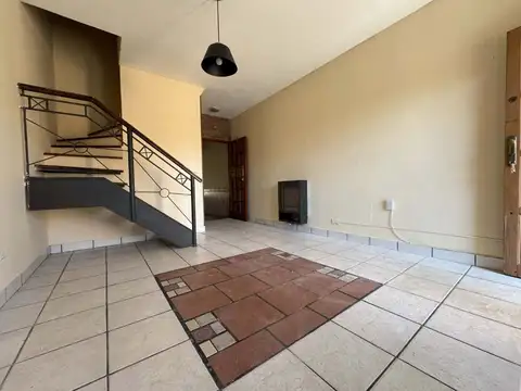 VENTA DUPLEX 3 AMBIENTES, GARAJE, PATIO