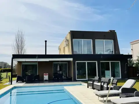 Casa 4 ambientes con 4 baños