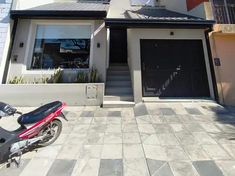 Casa sobre Avenida Parque