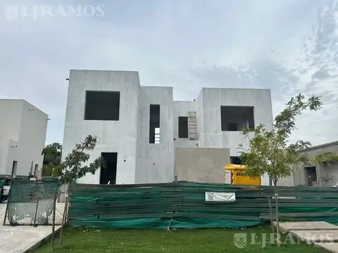 Casa a estrenar con 3 dormitorios en venta e en Santa Ana, Villanueva.