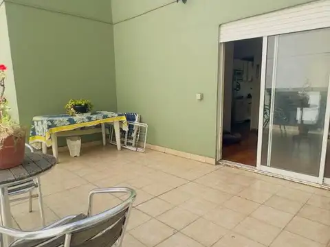 Departamento 2 ambientes con patio , parrilla y balcon