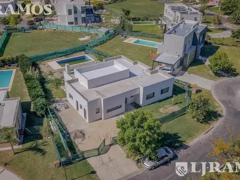 Casa en Venta en El Cantón - Barrio Golf, USD 259.000