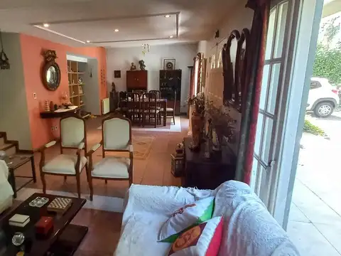 Casa 5 ambientes con 3 baños