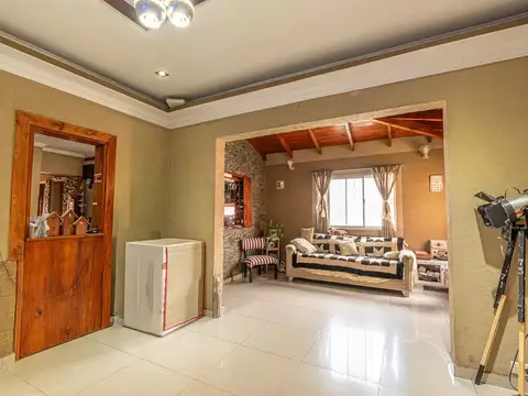 Casa en Venta con 3 cocheras