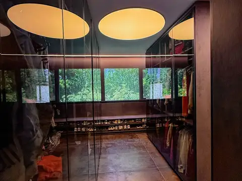 Casa en Venta con 4 cocheras