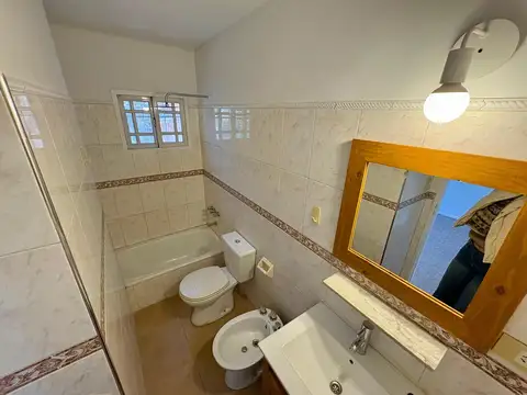 Depto Tipo Casa 4 ambientes con 2 baños