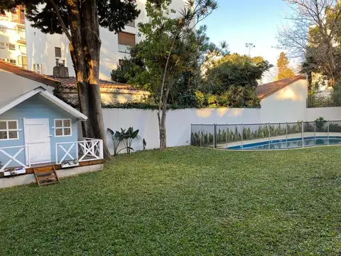Casa en Alquiler con 2 cocheras