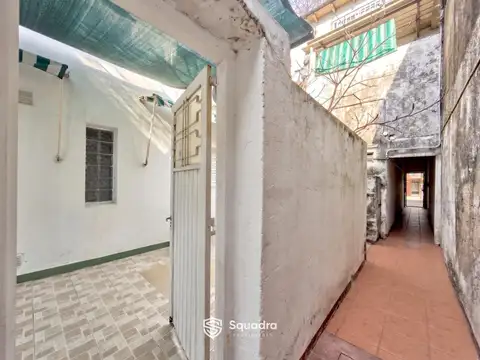 VENTA - Casa de pasillo 2 dormitorios, con patio, y terraza - Echesortu, Rosario - APTO CRÉDITO.