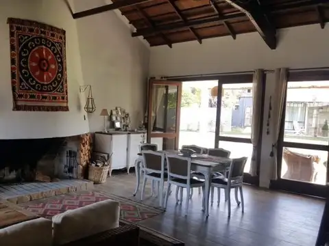 Excelente prescencia! 2 casas en 1 padrón de 1500 m2!